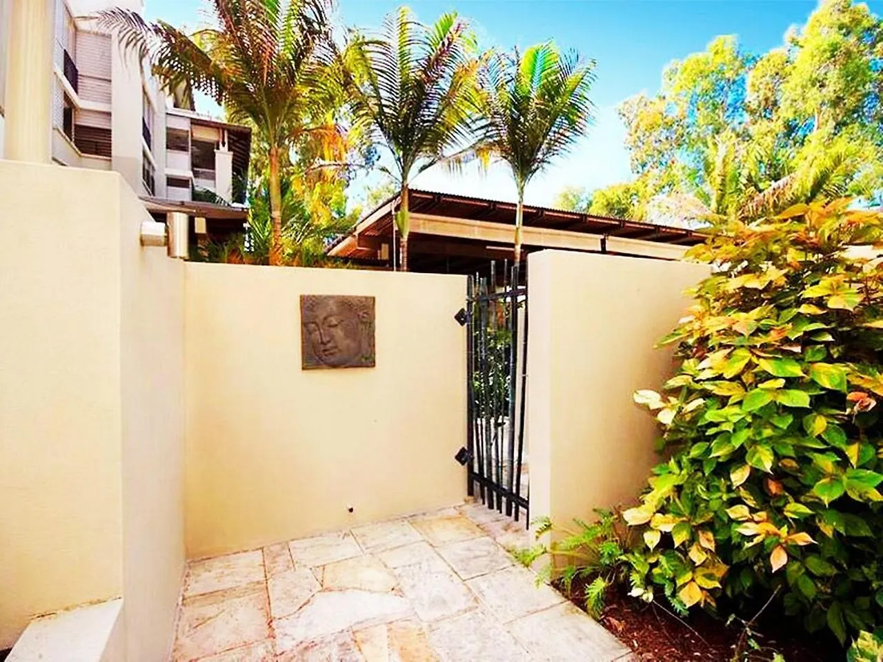 Temple 121 Modern Spacious Palm Cove 2 Brm 2 Bth Resort Apartment With Courtyard
