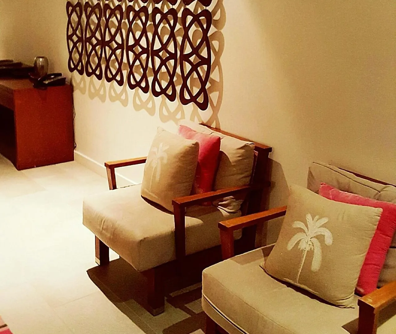 Temple 121 Modern Spacious Palm Cove 2 Brm 2 Bth Resort Apartment With Courtyard