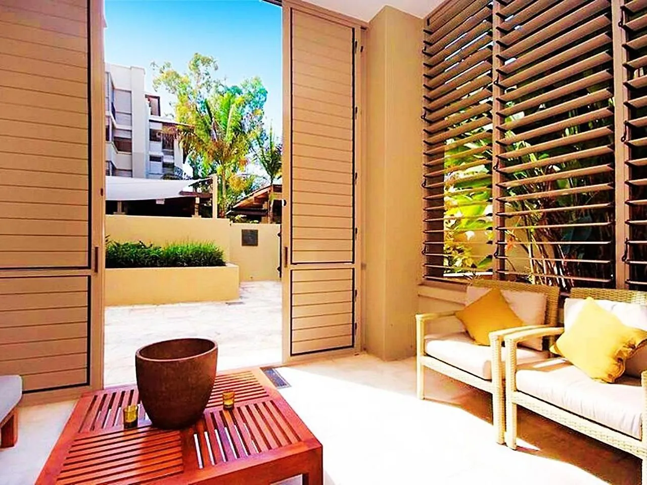 Temple 121 Modern Spacious Palm Cove 2 Brm 2 Bth Resort Apartment With Courtyard